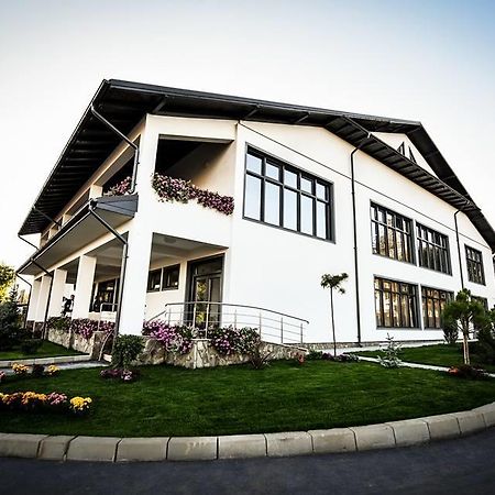 Condor Resort Dulcesti Екстериор снимка