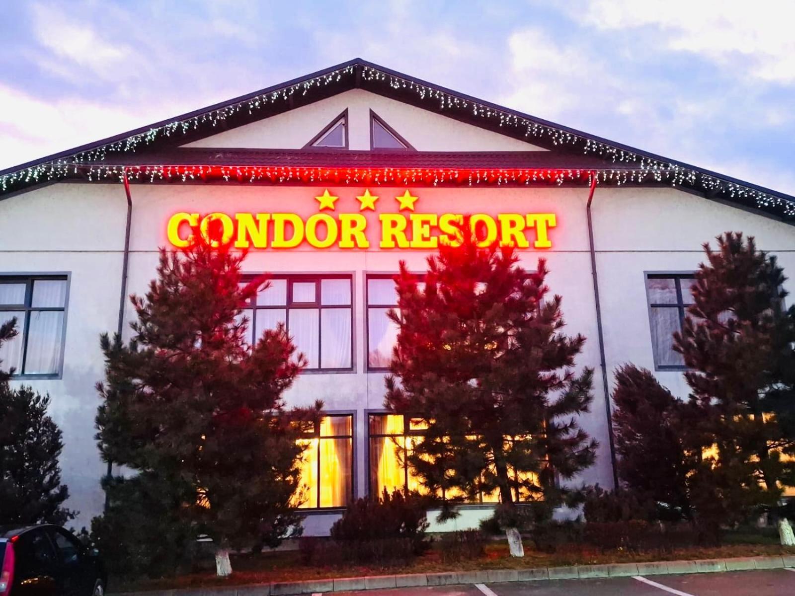 Condor Resort Dulcesti Екстериор снимка