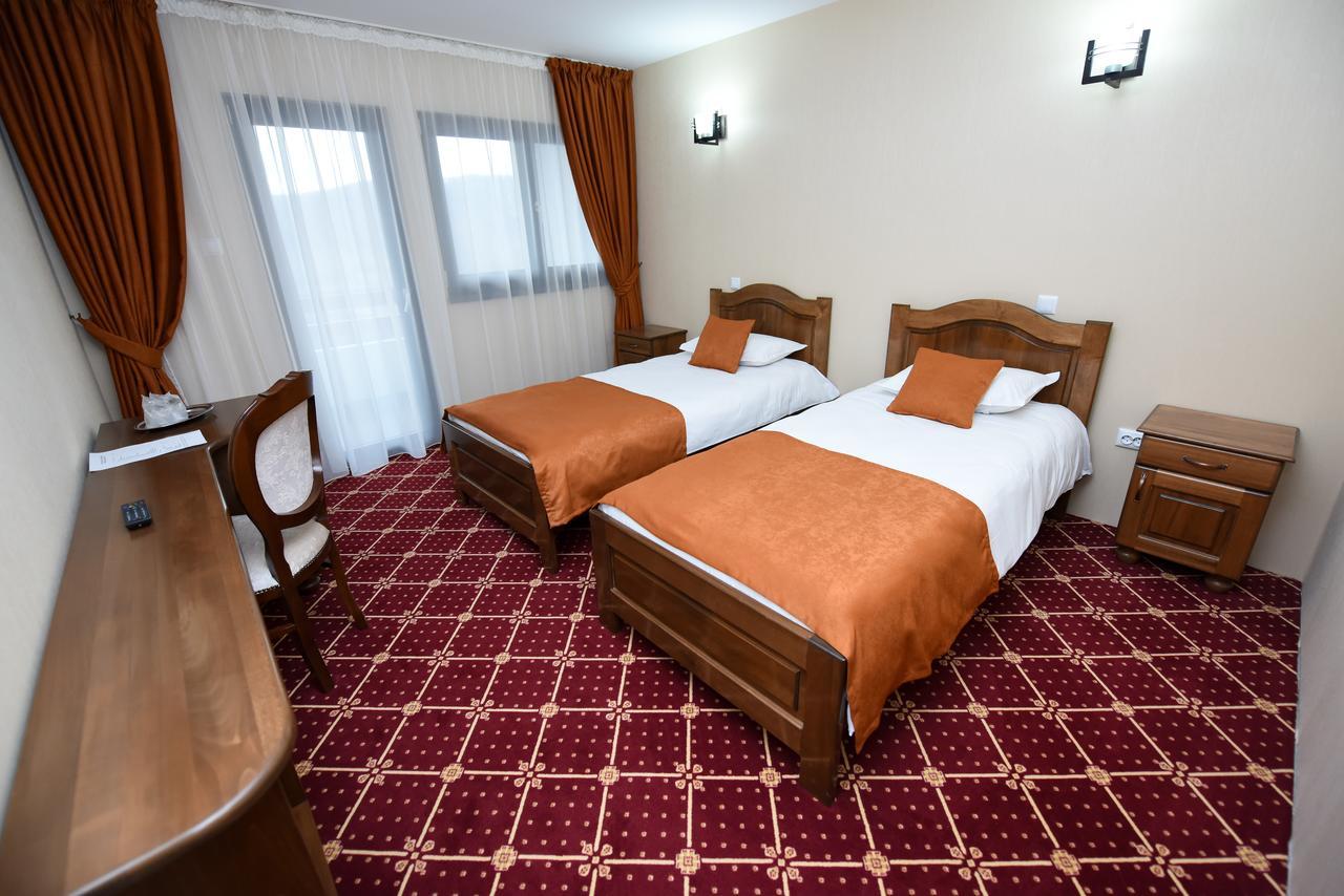 Condor Resort Dulcesti Екстериор снимка