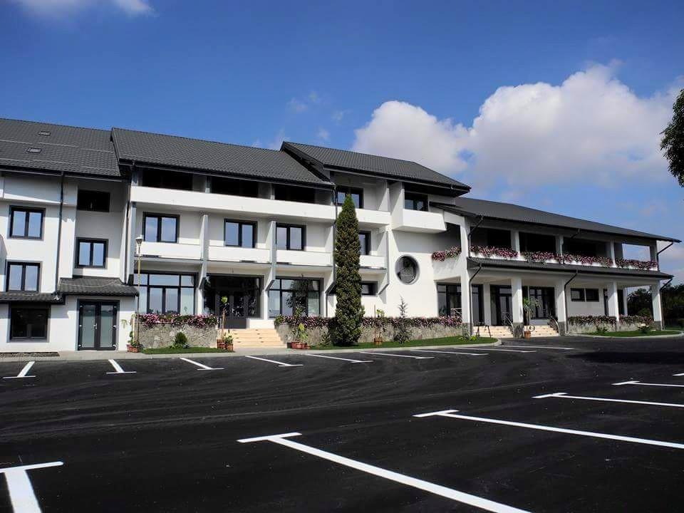 Condor Resort Dulcesti Екстериор снимка