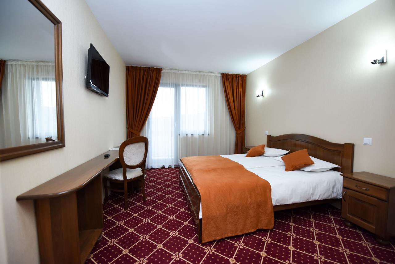 Condor Resort Dulcesti Екстериор снимка